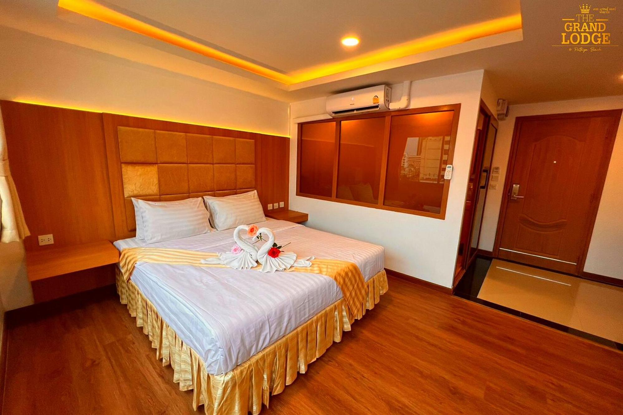 The Grand Lodge Pattaya Buitenkant foto