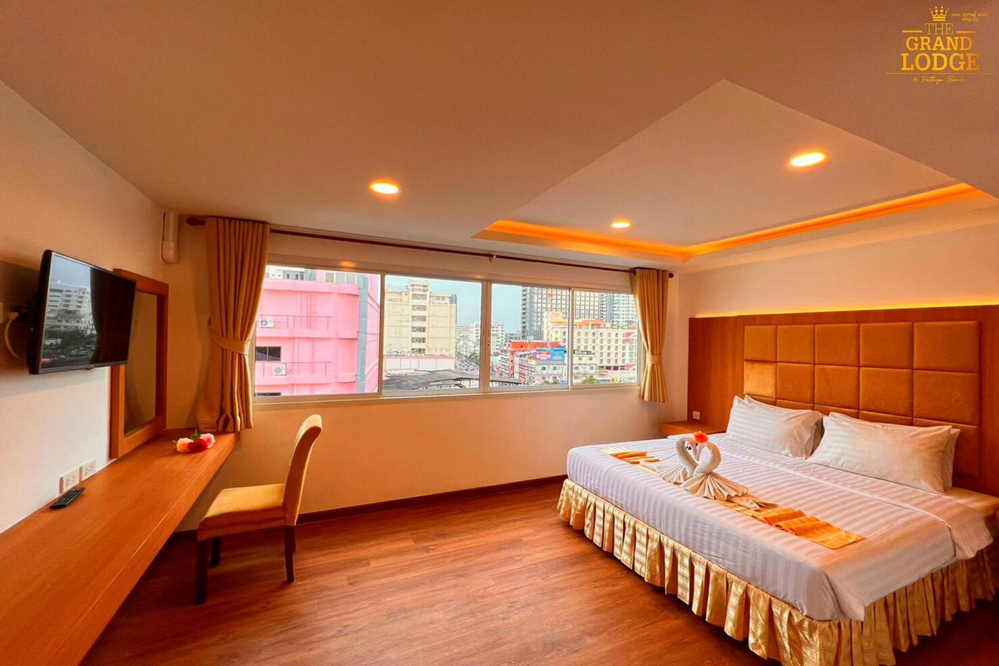 The Grand Lodge Pattaya Buitenkant foto